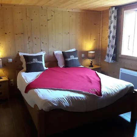 Chalet Sous Le Jora - Chambres D'hotes *