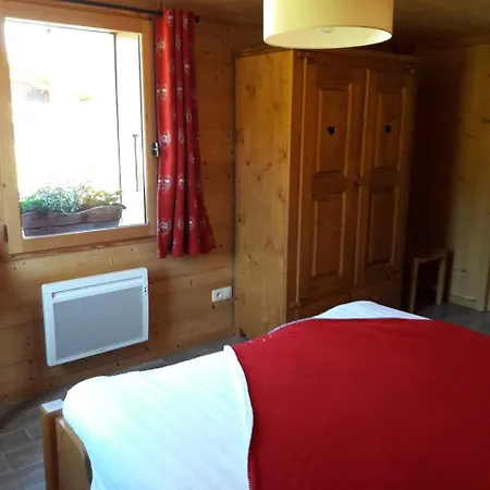 Chalet Sous Le Jora - Chambres D'hotes Couette-café