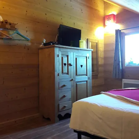 Chalet Sous Le Jora - Chambres D'hotes Bed & Breakfast Le Praz de Lys