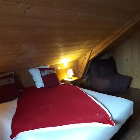 Chalet Sous Le Jora - Chambres D'hotes Bed & Breakfast